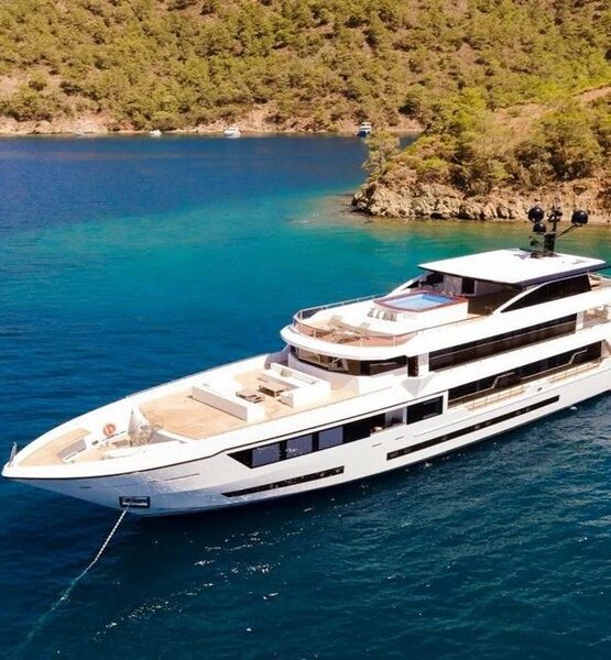adamaris luxury motor yacht 1 1