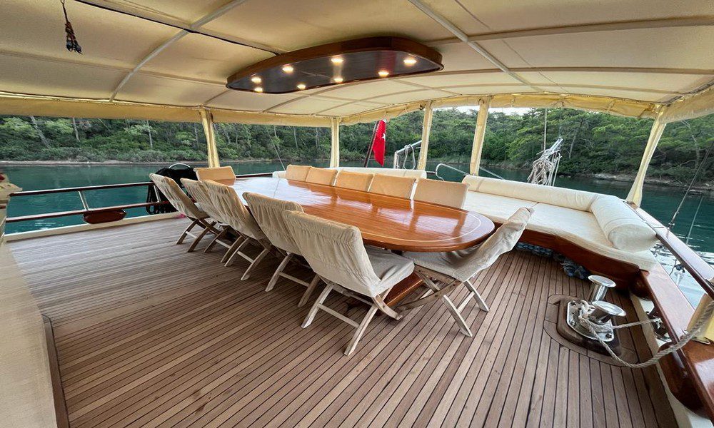 luna yachting zehra sultan 25