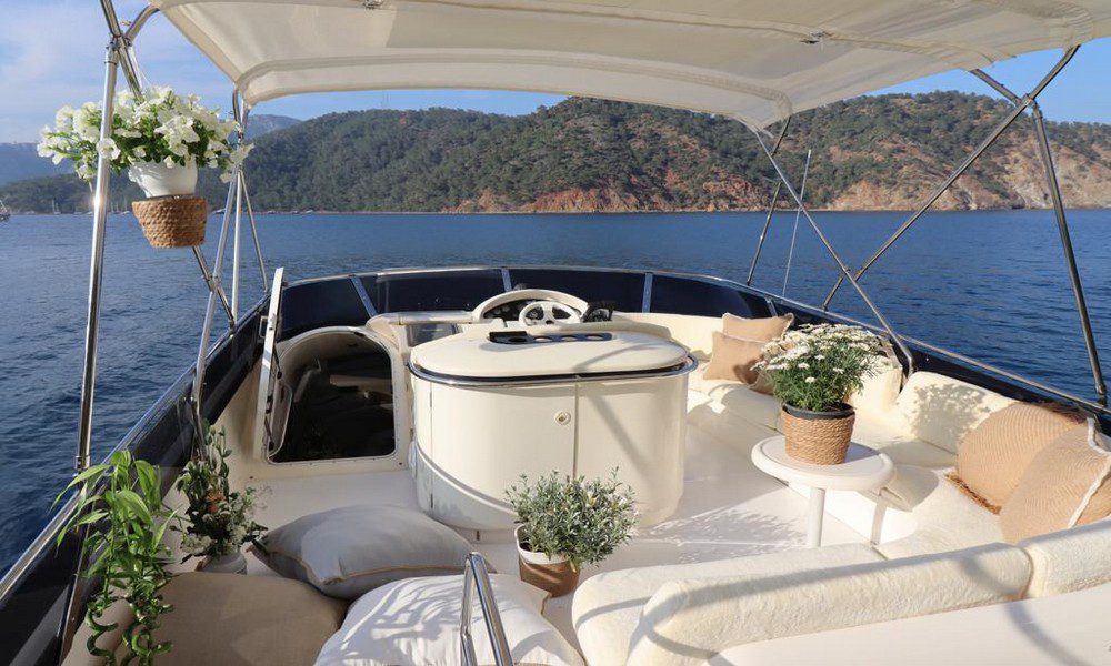 Luna Yachting Motoryacht Natewhite 25